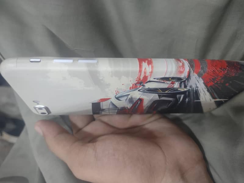 Apple iPhone 8 Plus 0