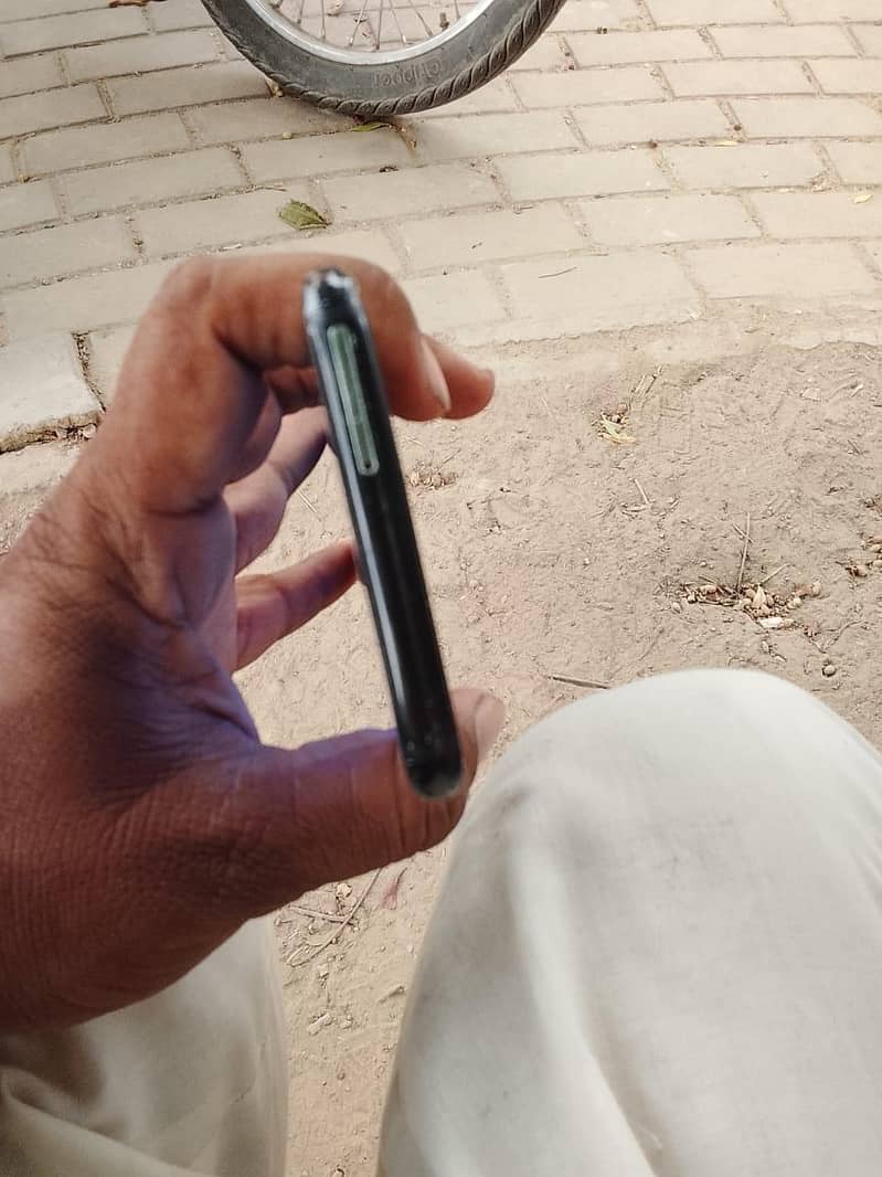 Samsung Mobile S8 5