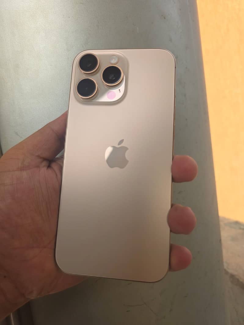 Apple iPhone 16 Pro Max 0