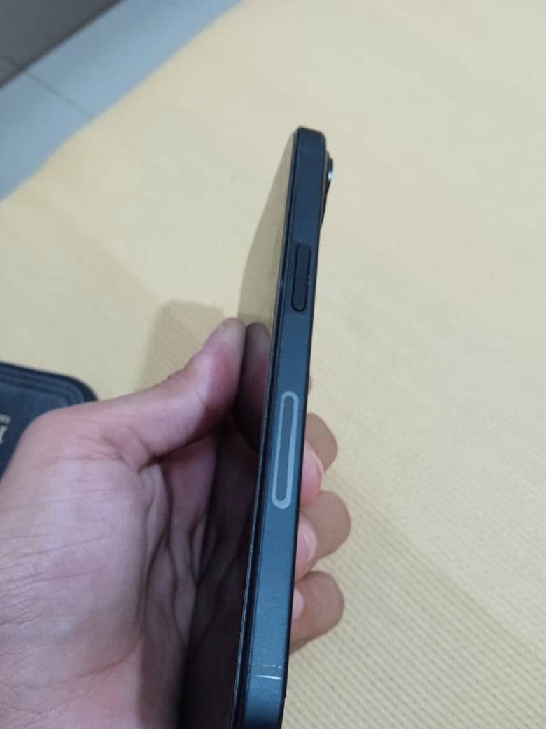 Apple iPhone 15 4