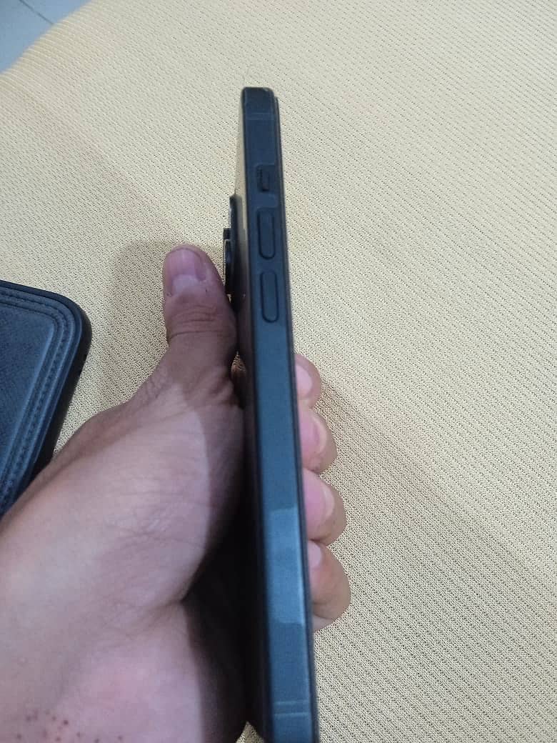 Apple iPhone 15 5