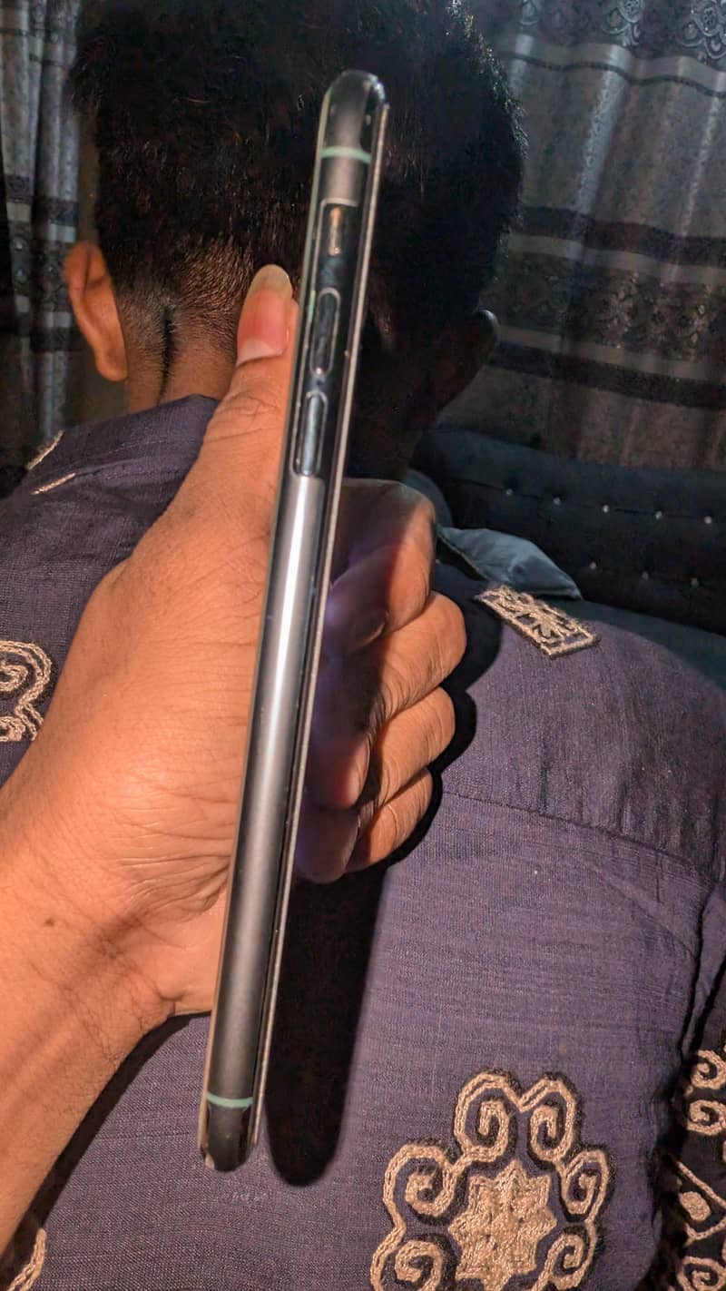 Apple iPhone 11 Pro Max 3
