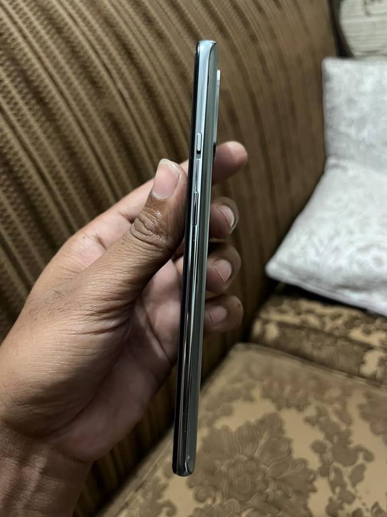 One Plus 8T 6