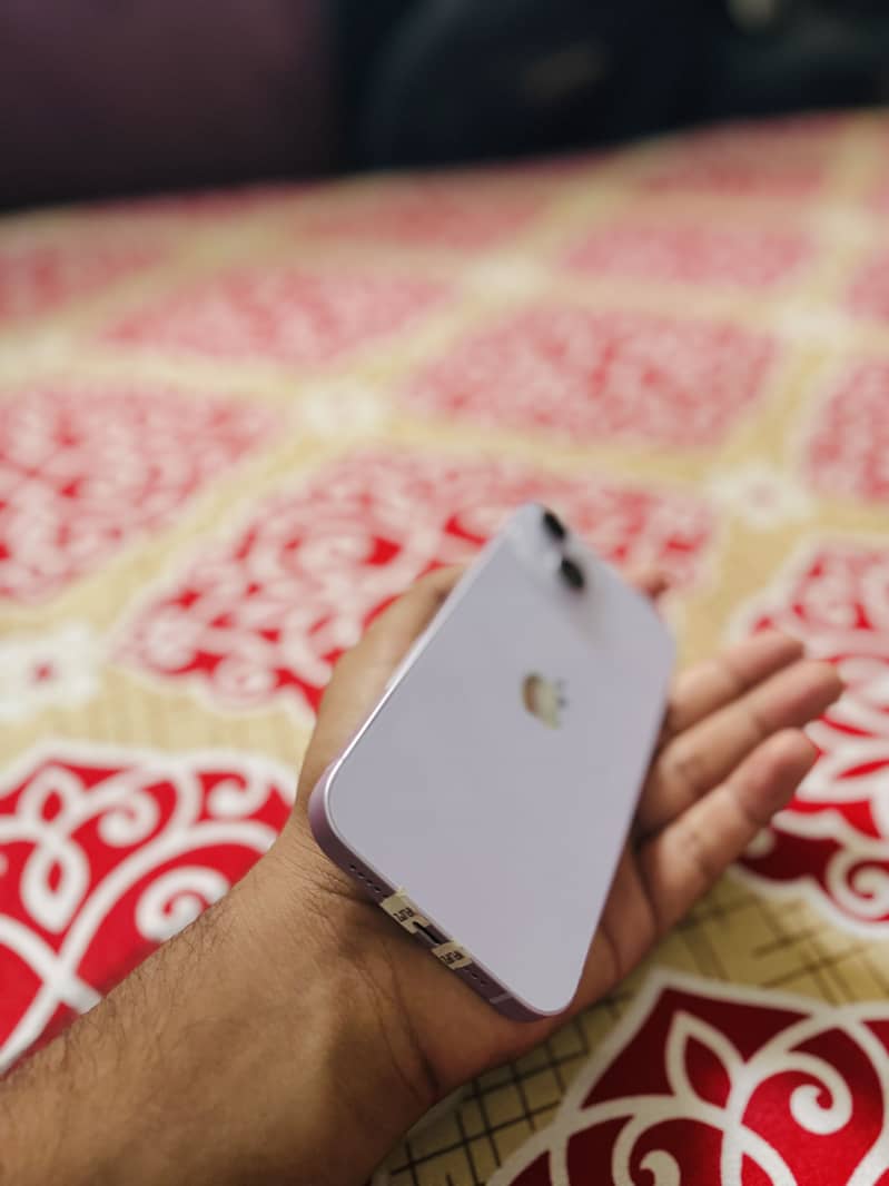 Apple iPhone 14 4