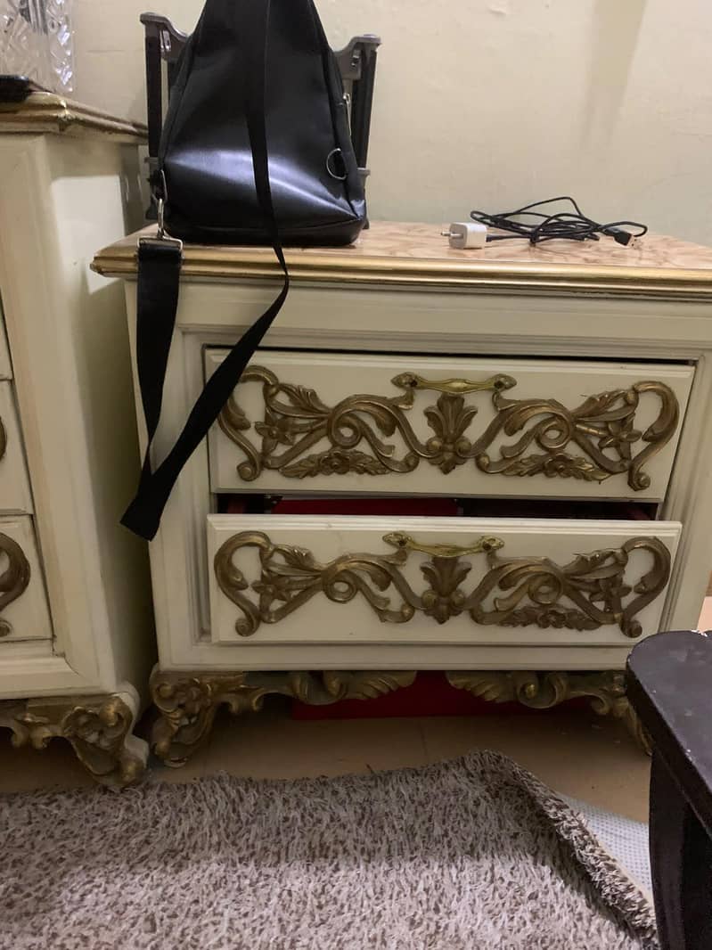 Bed set + side table + dressing table 3