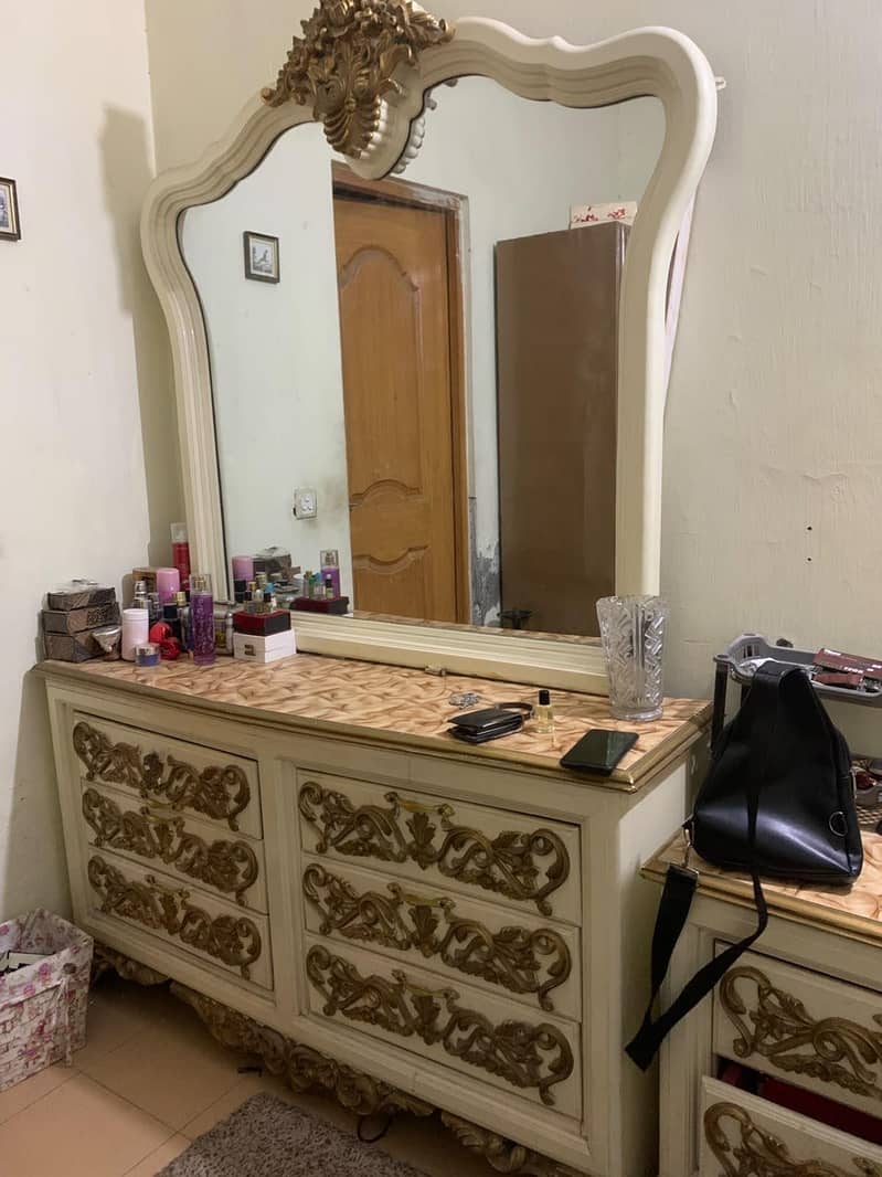 Bed set + side table + dressing table 5