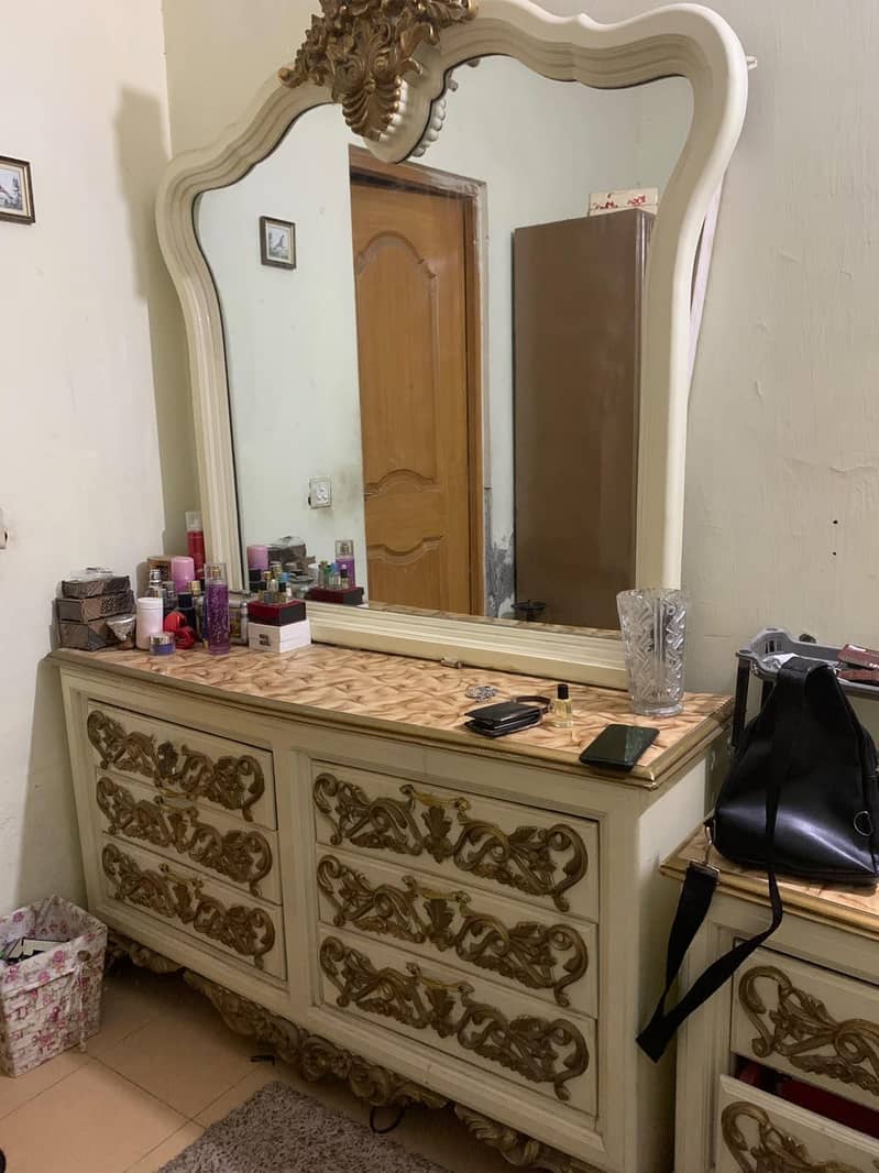Bed set + side table + dressing table 6
