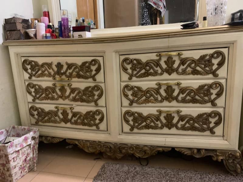 Bed set + side table + dressing table 8