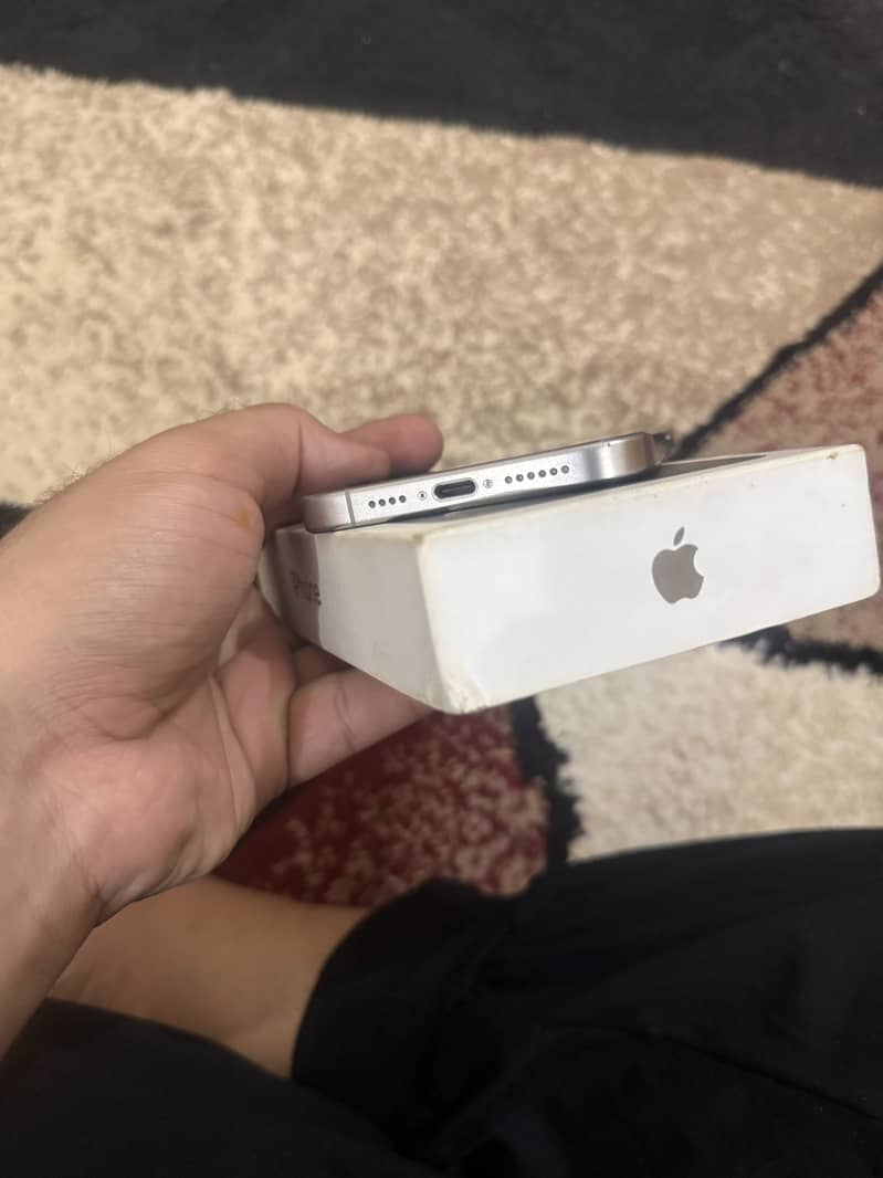 Apple iPhone 15 Pro Max 3