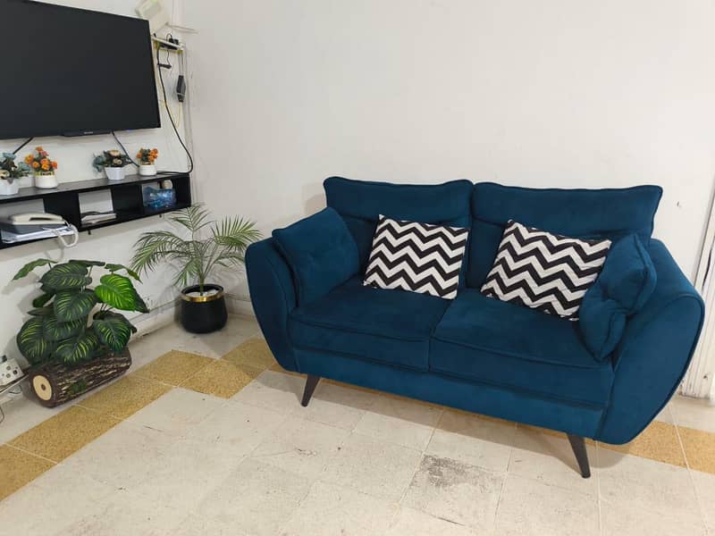 7 seater sofa set and table 1
