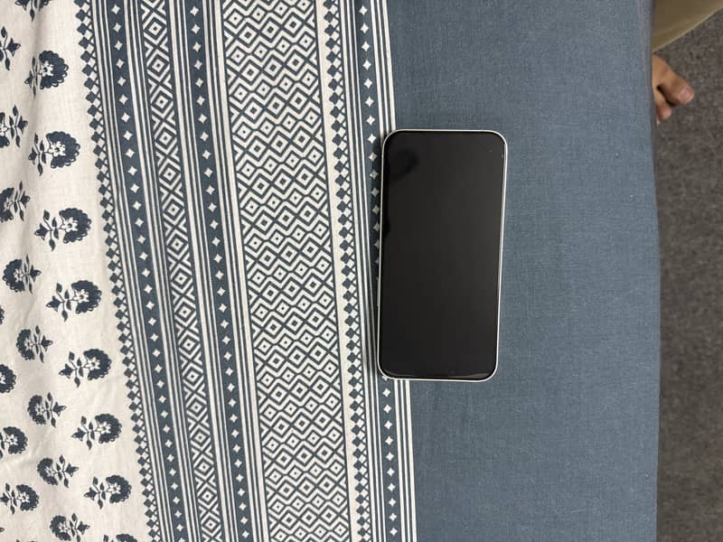 Apple iPhone 13 0