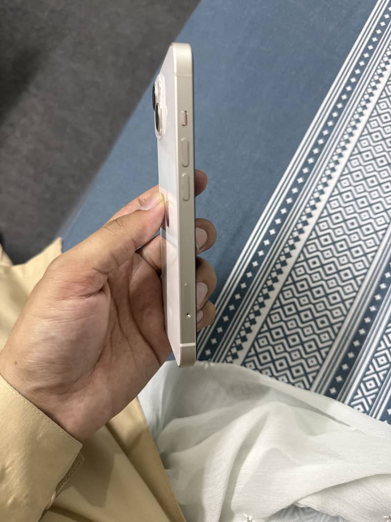 Apple iPhone 13 2