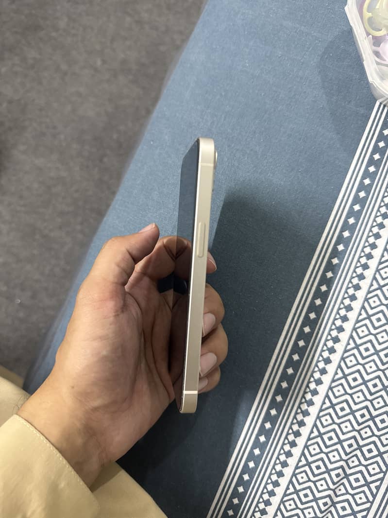 Apple iPhone 13 5