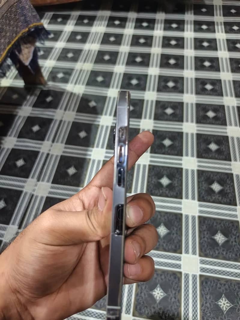 Apple iPhone 13 Pro 4