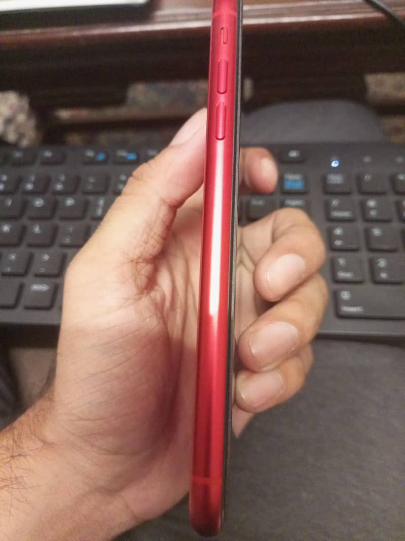 Apple iPhone 11 4