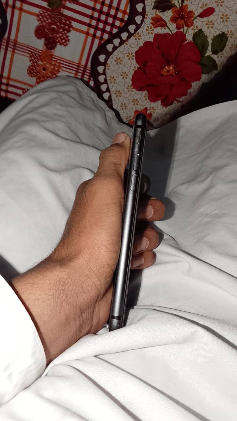 Apple iPhone 8 1