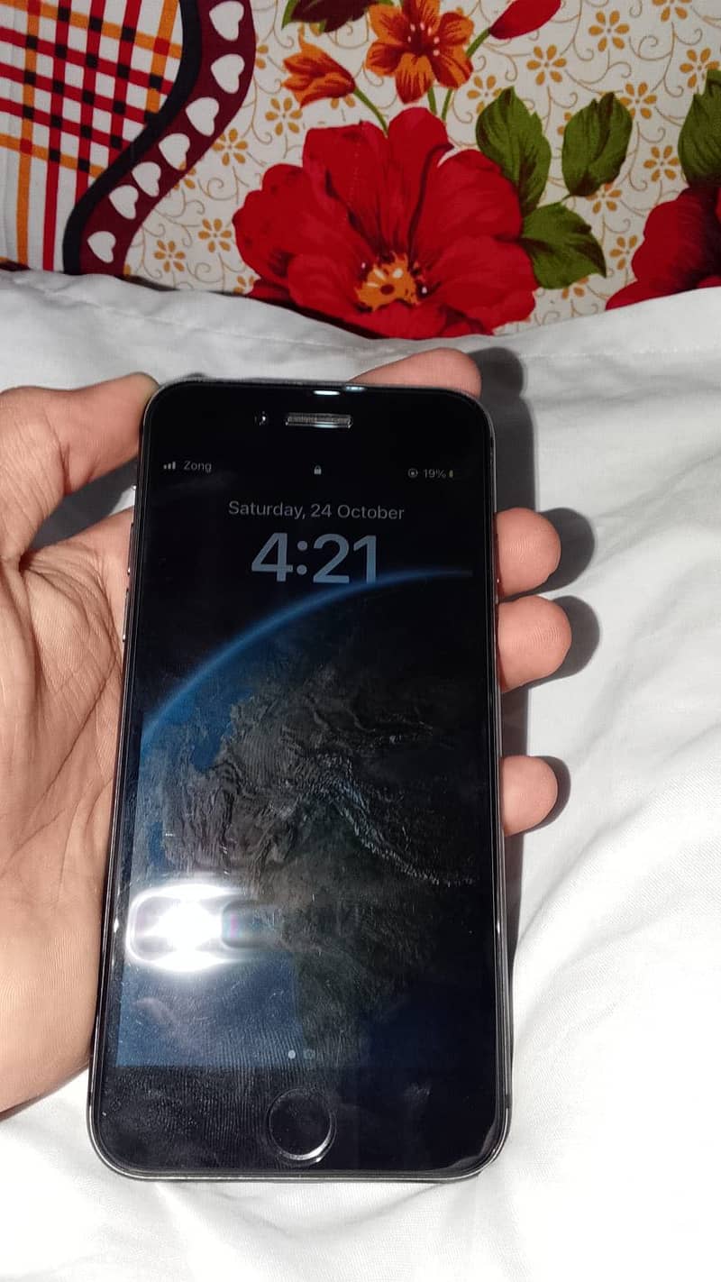 Apple iPhone 8 4