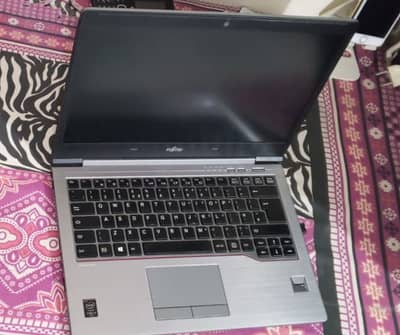 Fujitsu Lifebook 128 SSD / 8gb RAM / Intel Core i5 5th Gen