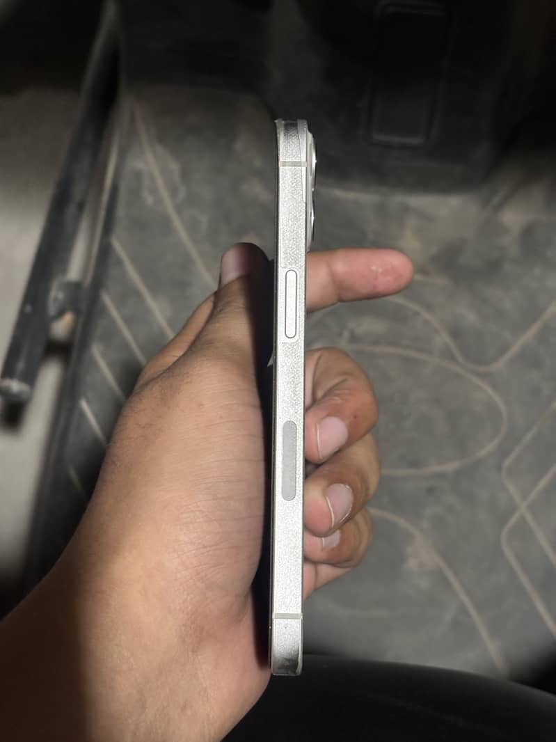 Apple iPhone 13 1