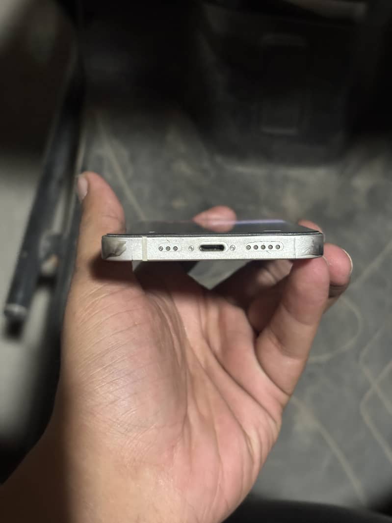 Apple iPhone 13 2