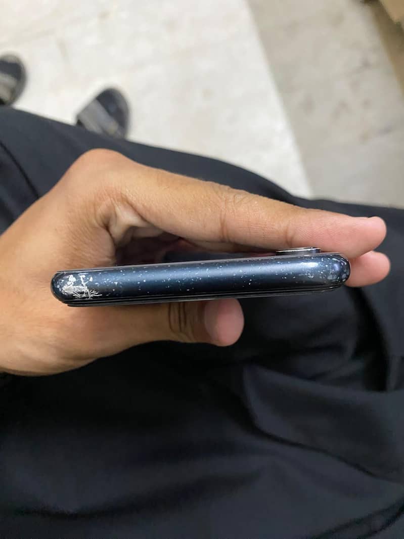 Apple iPhone XR 4
