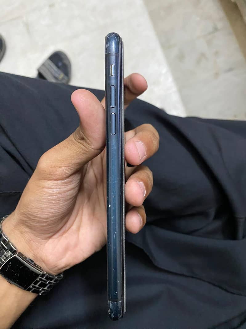 Apple iPhone XR 6