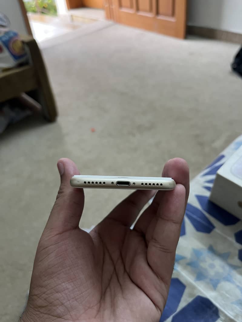 Apple iPhone 7 3