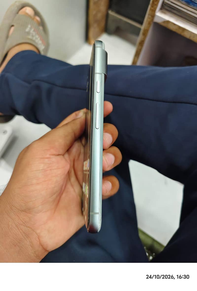 Google Pixel 8 4