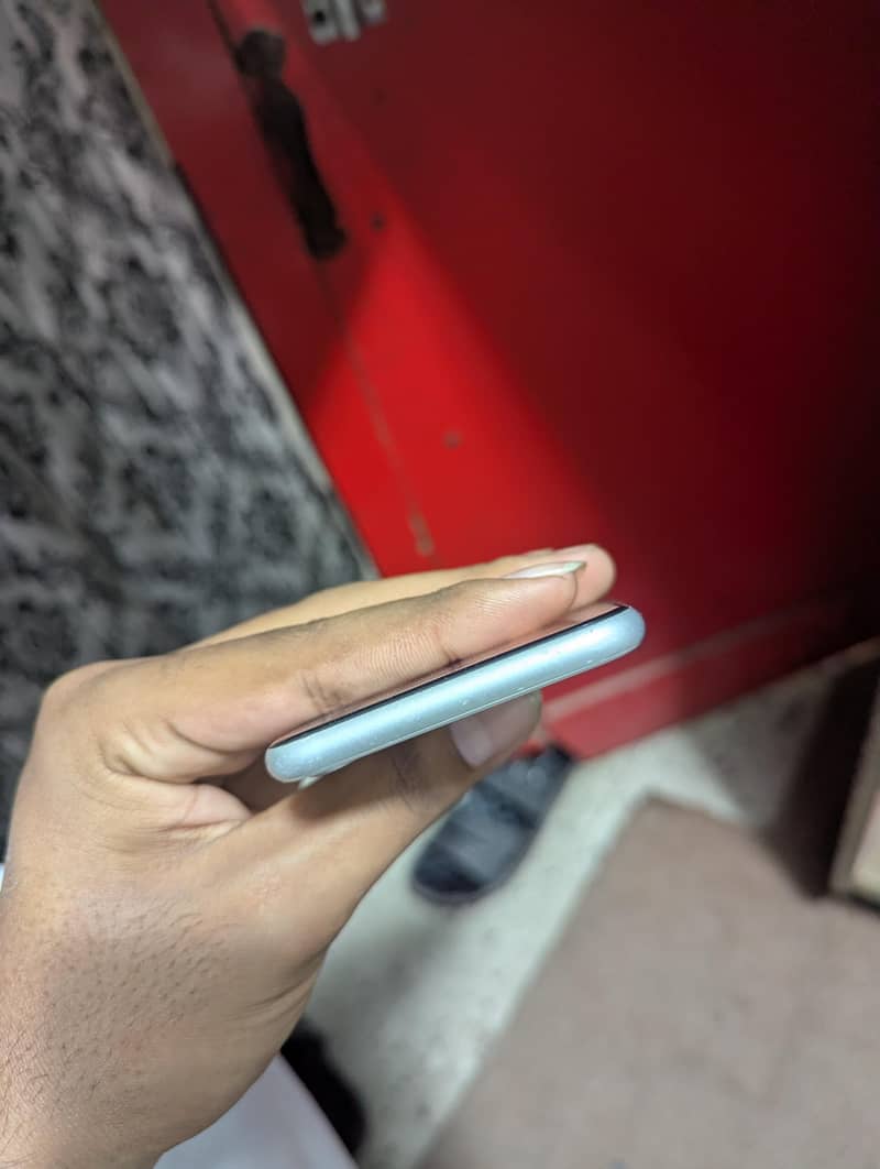 Apple iPhone se 2 4