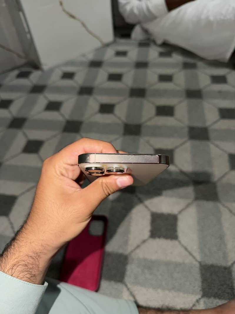 Apple iPhone 14 Pro Max 8
