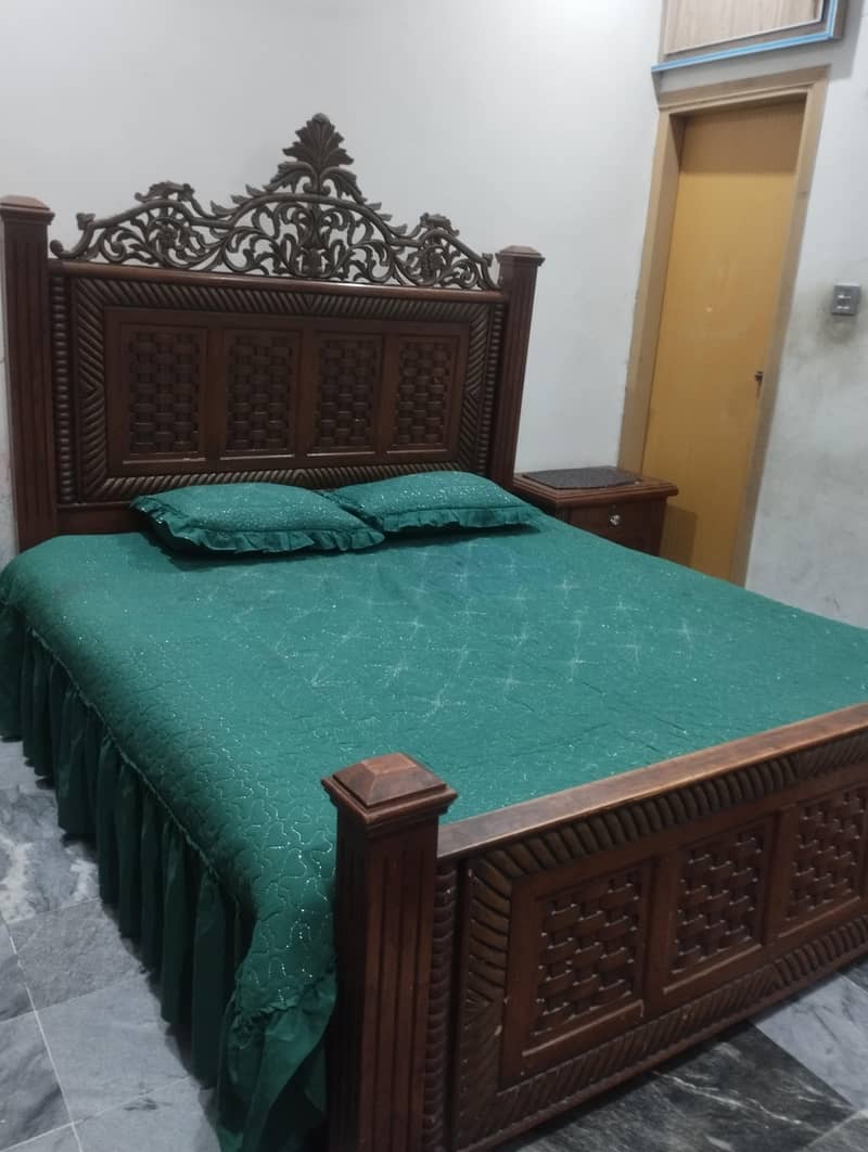 full bed set with dressing n two side table 1