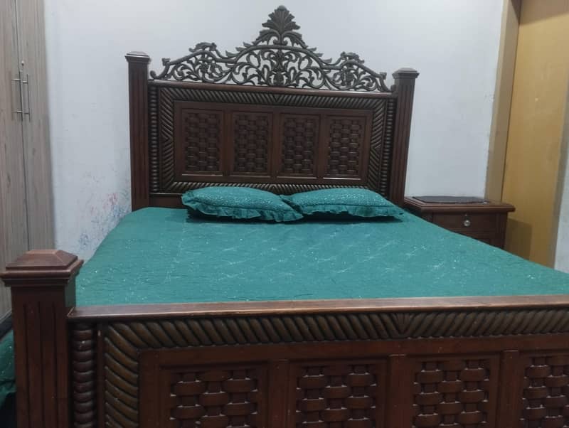 full bed set with dressing n two side table 2