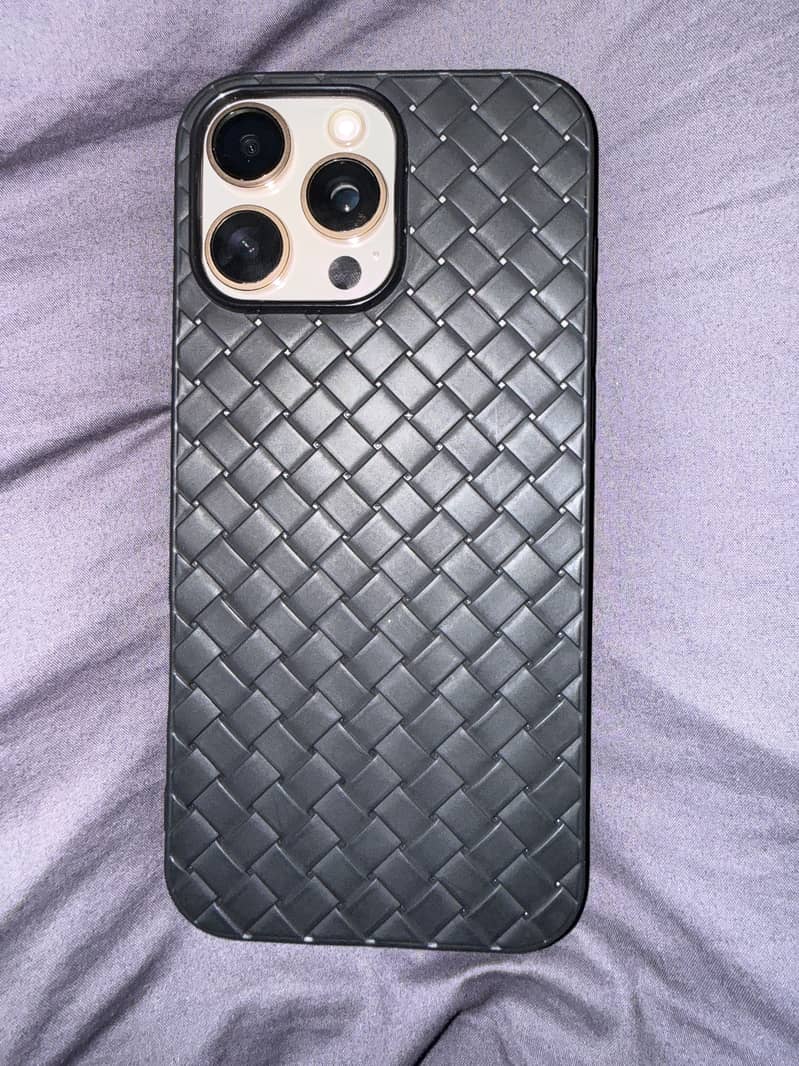 Apple iPhone 16 Pro Max 3