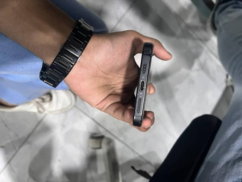 Apple iPhone 16 Pro Max 3