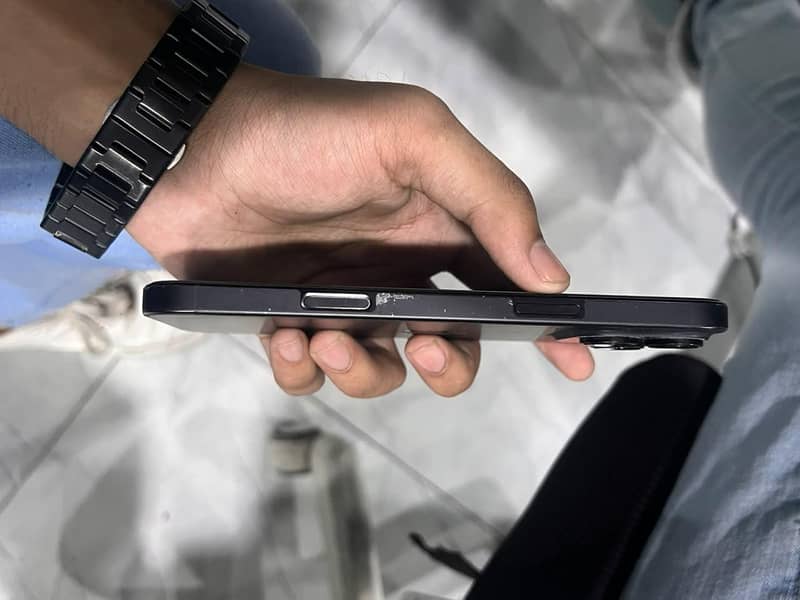 Apple iPhone 16 Pro Max 4