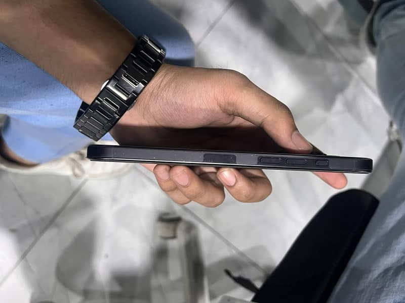Apple iPhone 16 Pro Max 5
