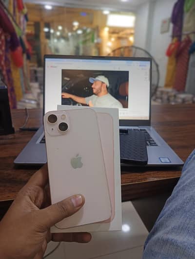 Apple iPhone 13