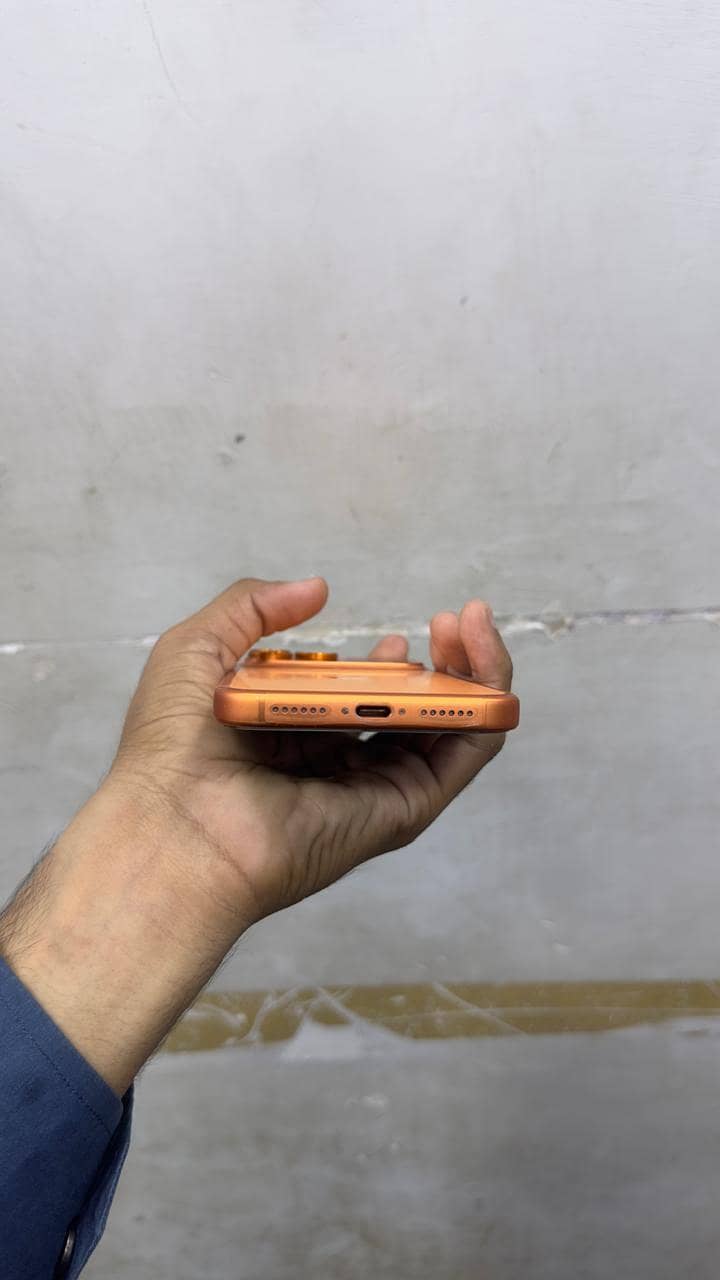 Apple iPhone 17 Pro Max 4