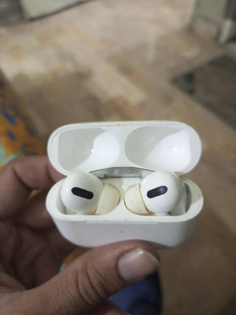IPHONE AIR BUDS 1