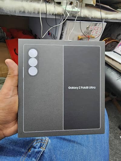 Samsung Mobile Z Fold 8 Ultra 12/512GB Box open
