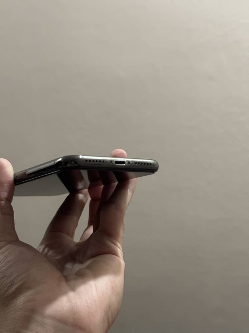 Apple iPhone X 3
