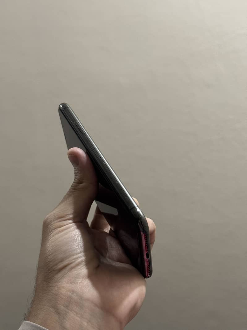 Apple iPhone X 4