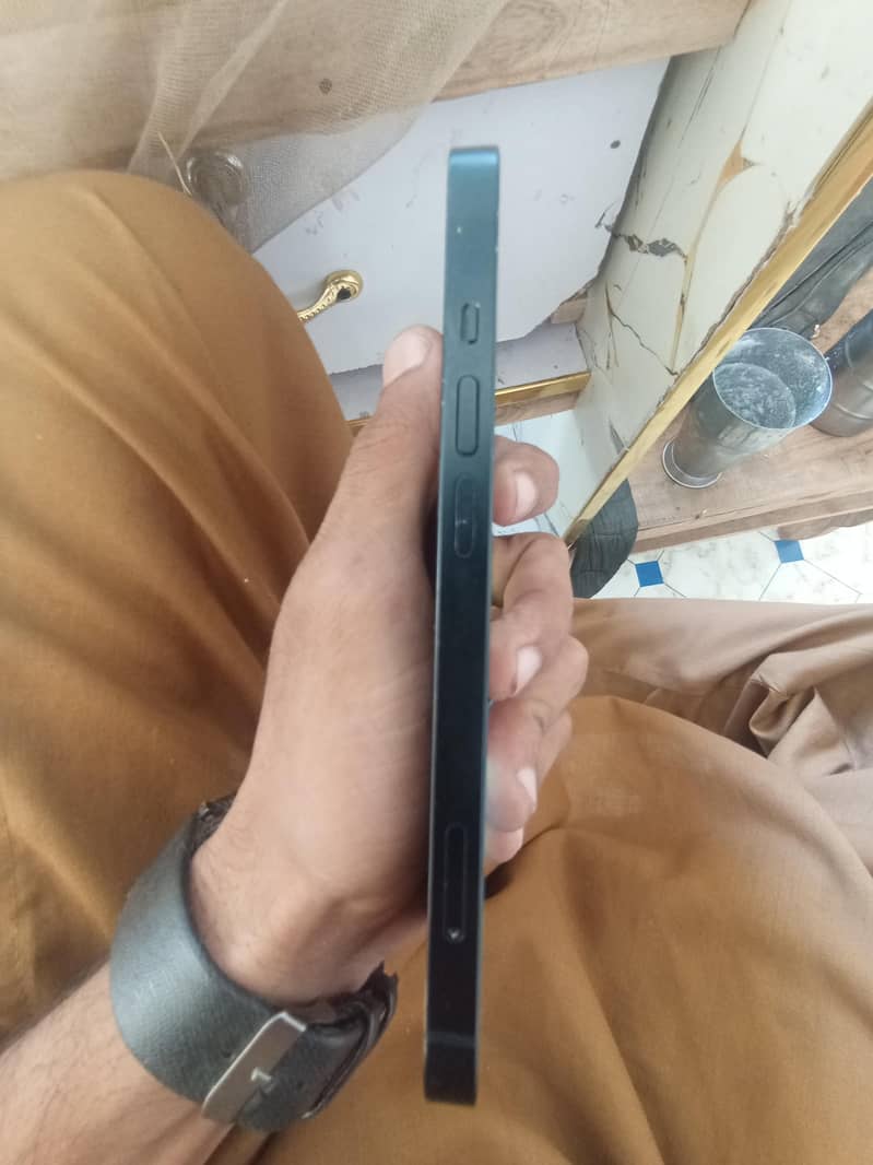 Apple iPhone 13 2