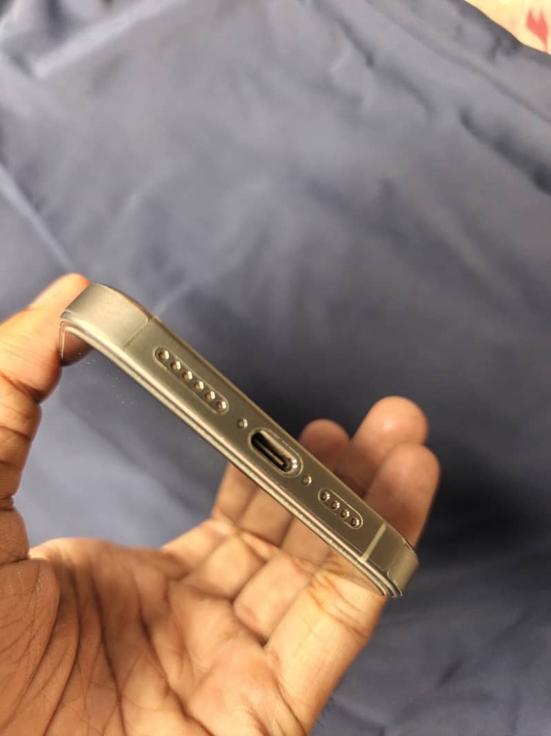 Apple iPhone 15 Pro Max 2