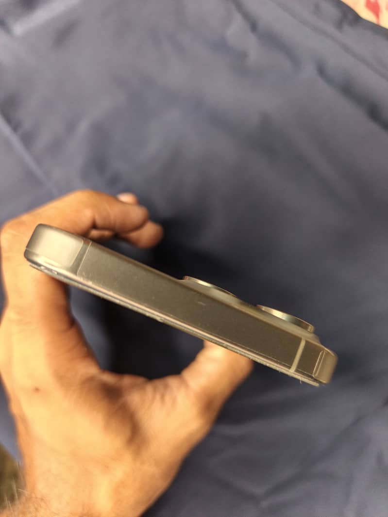 Apple iPhone 15 Pro Max 3