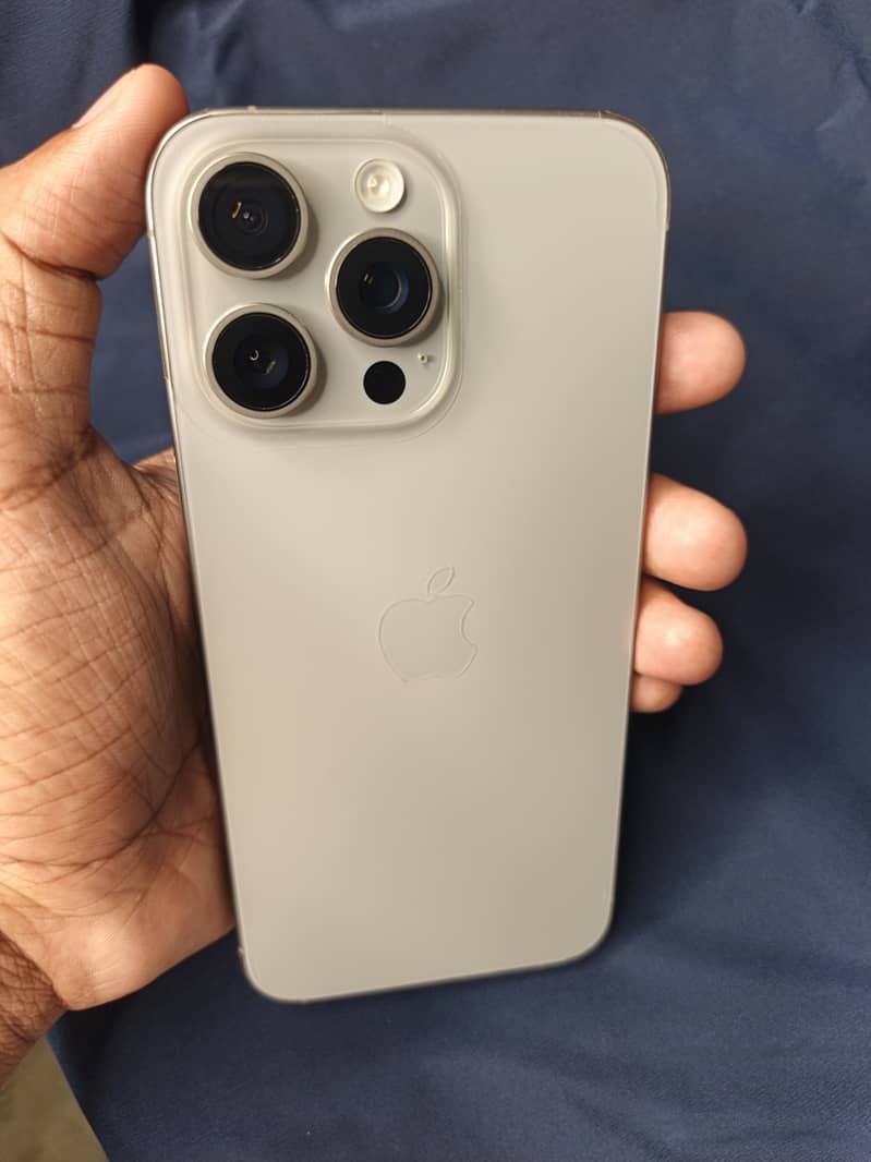 Apple iPhone 15 Pro Max 6