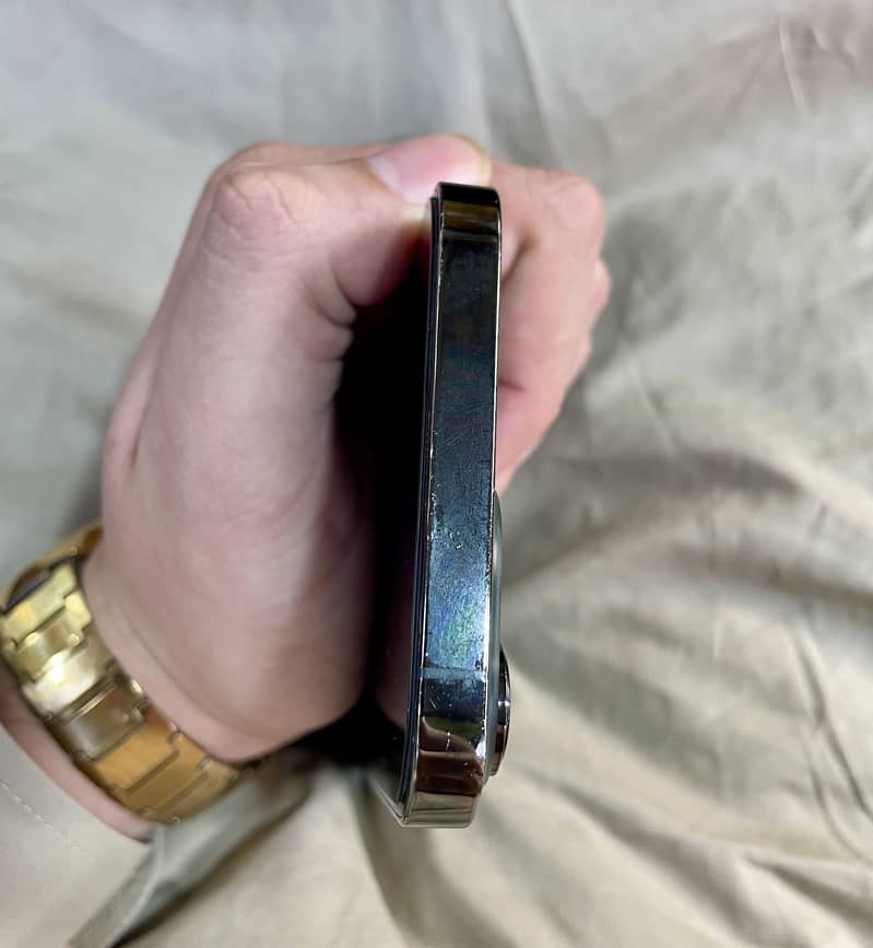 Apple iPhone 13 Pro Max 4