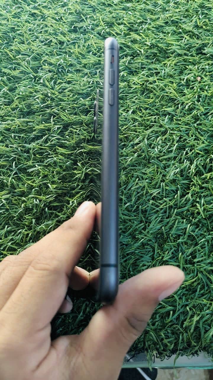 Apple iPhone 11 3