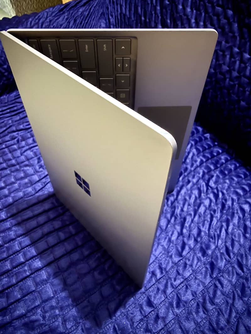 Microsoft Surface Go Compact & Lightweight i5 10th Gen Touchscreen 2