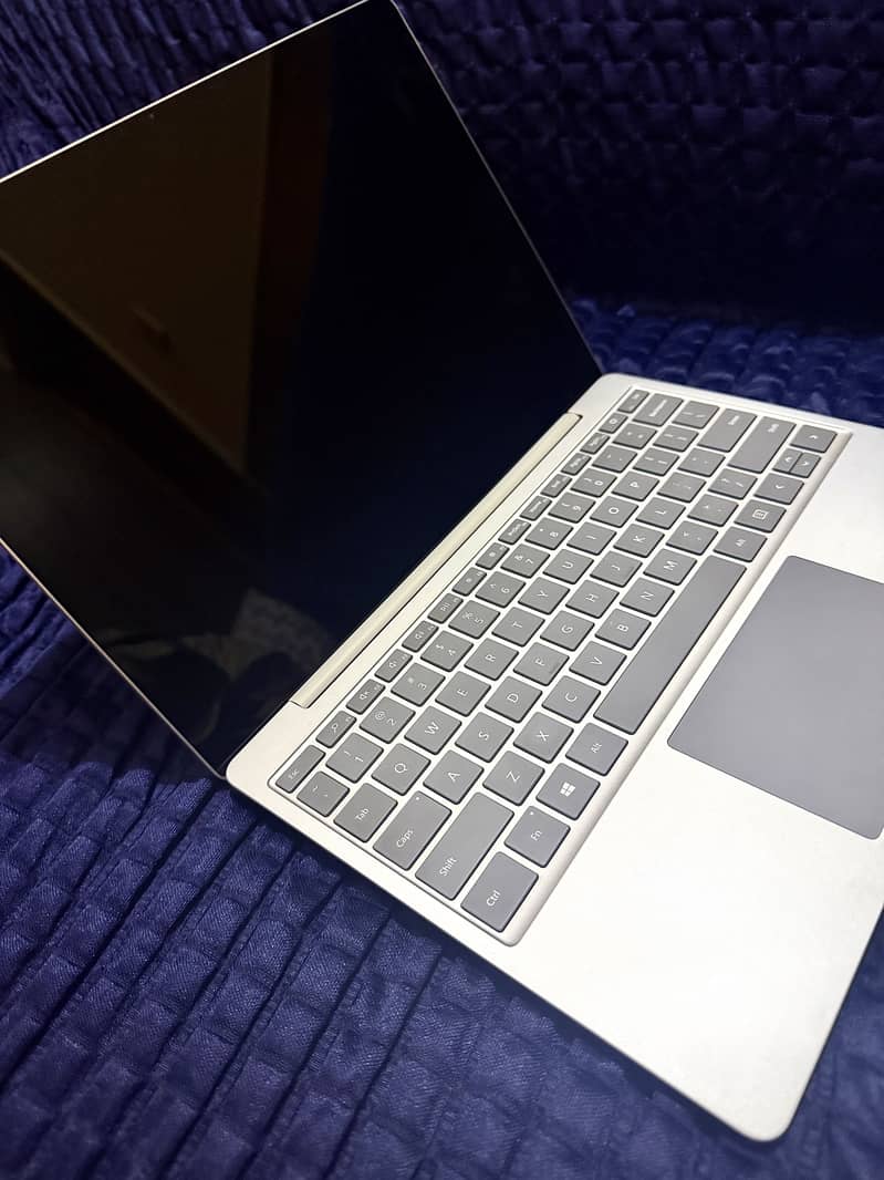 Microsoft Surface Go Compact & Lightweight i5 10th Gen Touchscreen 3